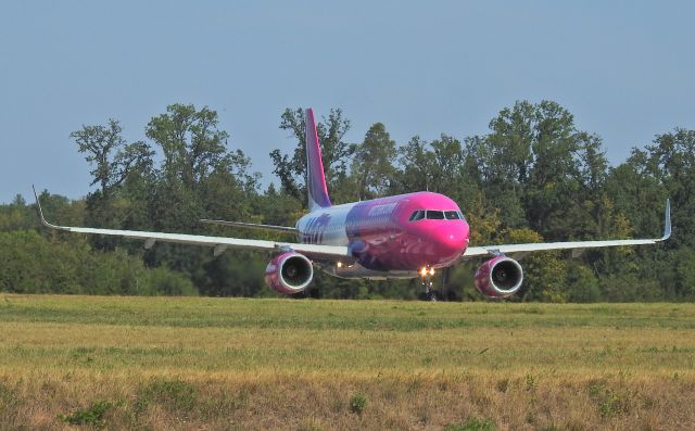 Airbus A320 (HA-LPP) - EPLB