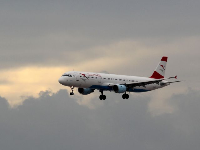 Airbus A321 (OE-LBC)
