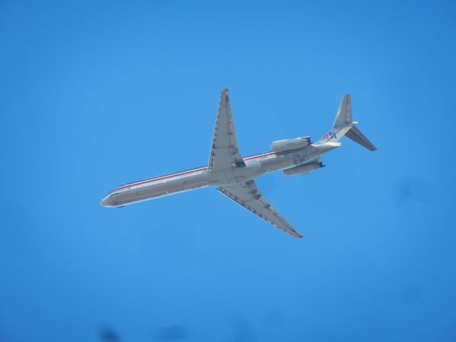 McDonnell Douglas MD-83 (N9629H) - An American Airlines McDonald Douglas MD-83 Flies Over Approaching Dulles International