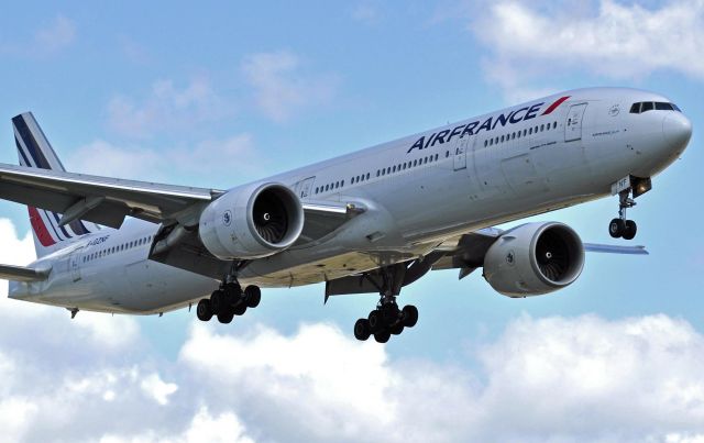 BOEING 777-300 (F-GXNF)