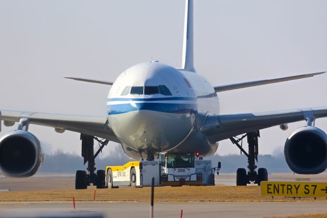 Airbus A330-300 —