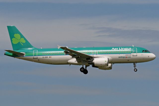 Airbus A320 (EI-DEK)