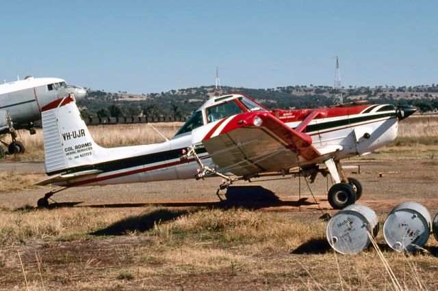 Aero Commander 500 (VH-UJR) - CESSNA A188B-A1 - REG : VH-UJR (CN ) - COOTAMUNDRA AIRPORT NSW. AUSTRALIA - YCTM 19/3/1182