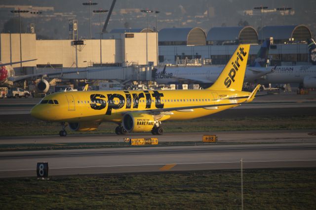 Airbus A320 (N902NK)