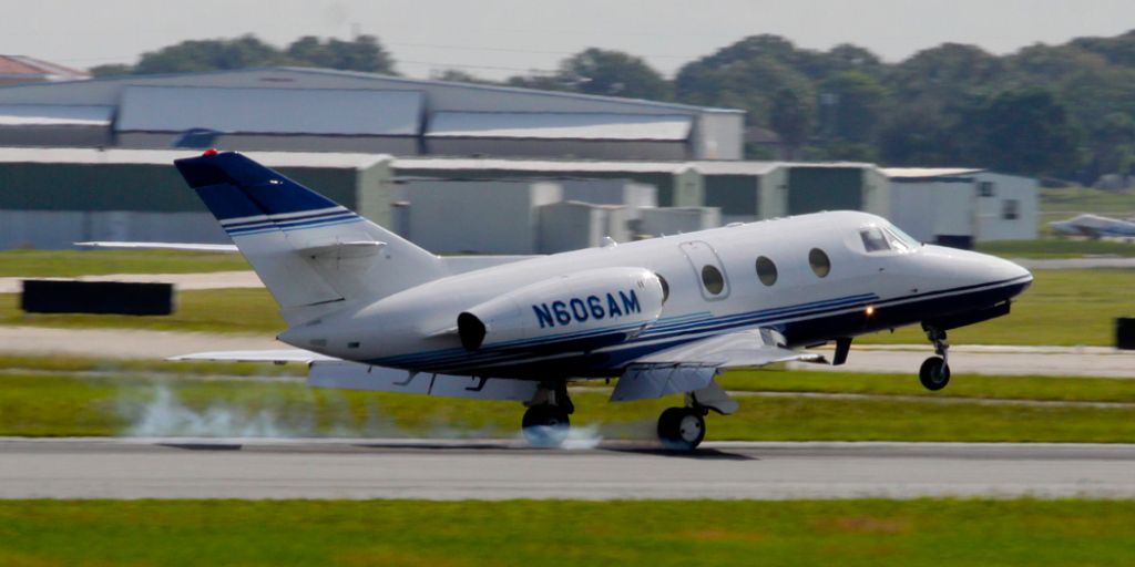 Dassault Falcon 10 (N606AM)