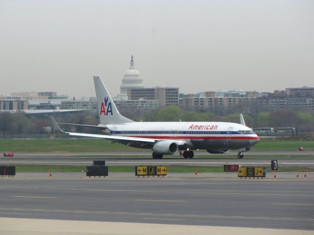 Boeing 737-800 —