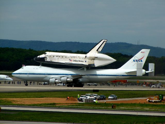 BOEING 747-100 (N905NA)