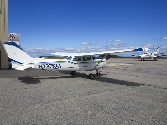 Cessna Skyhawk (N737KM)