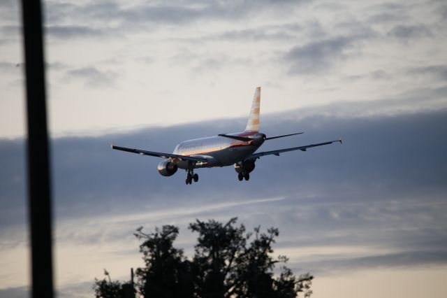 Airbus A320 (N112US)