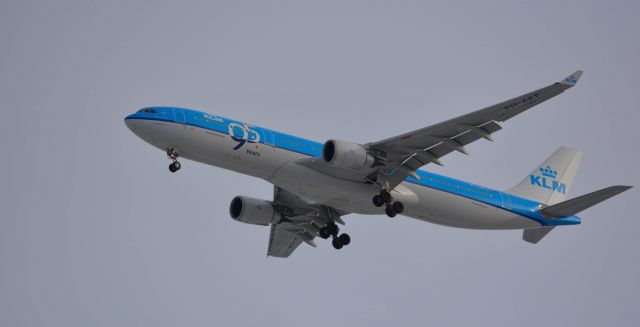 Airbus A330-300 (PH-AKF) - A330-303 into YYC from AMS ..... with 95 year livery