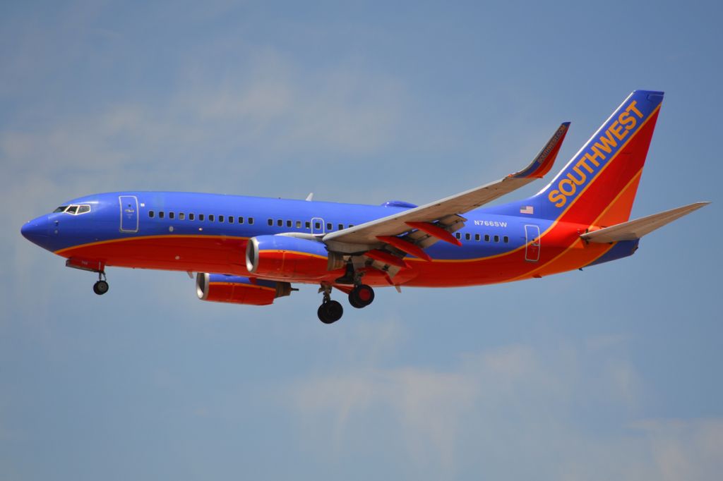 Boeing 737-700 (N766SW)