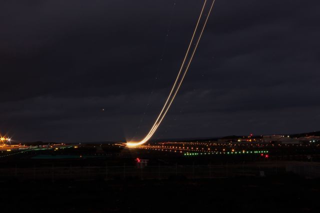 — — - Capturing plane light trails at GCLP