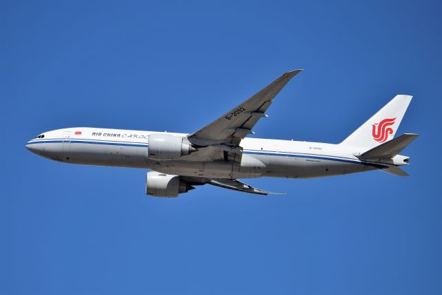 BOEING 777-200LR (B-2092) - 28-R 03-19-19