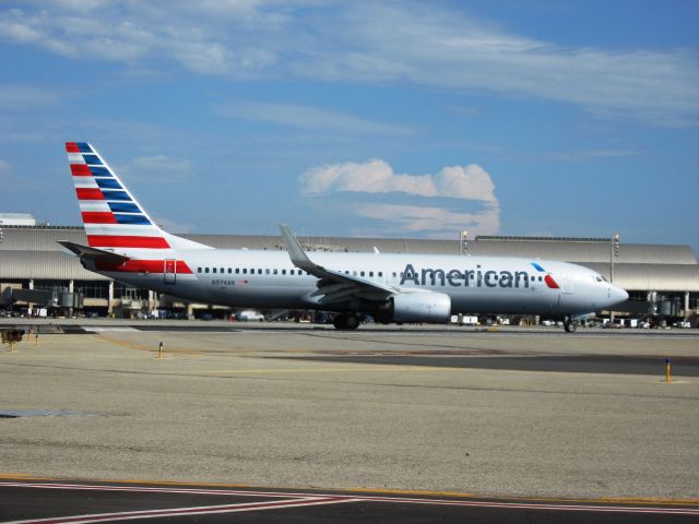 Boeing 737-800 (N974AN) - Awaiting takeoff on RWY 19R