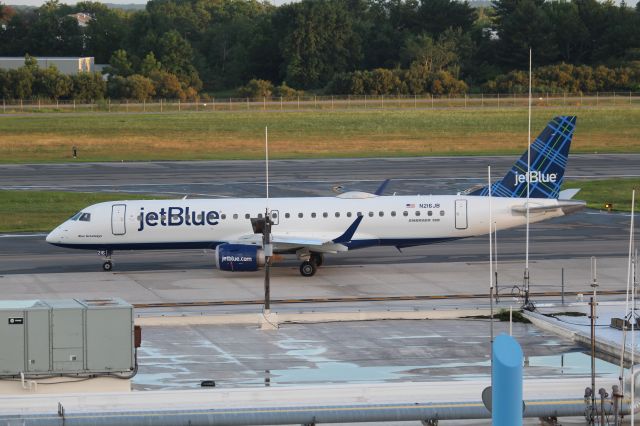 Embraer ERJ-190 (N216JB) - Taxi out 