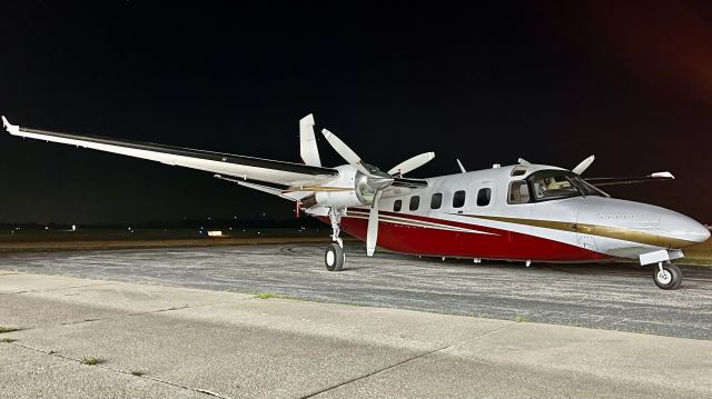 Gulfstream Aerospace Jetprop Commander (N695HT) - N695HT, a 1982 Gulfstream Commander 1000, before being put away for the evening after a late arrival from KBUU. 6/16/22. 