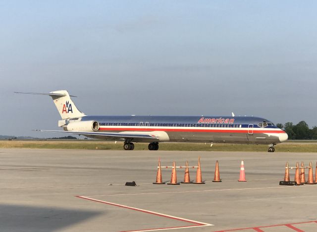 McDonnell Douglas MD-83 (N9622A)