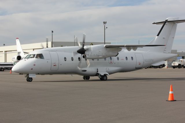 de Havilland Dash 8-100 (N335PH)