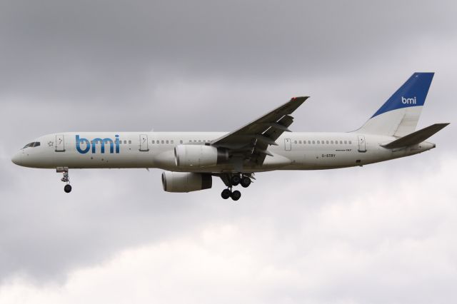 Boeing 757-200 (G-STRY)
