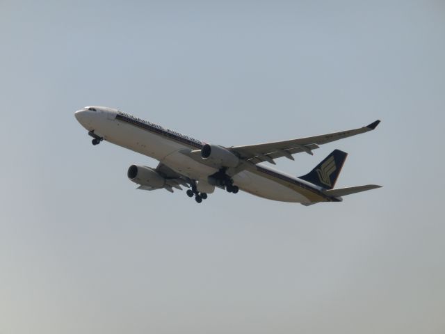Airbus A330-300 (9V-STT)