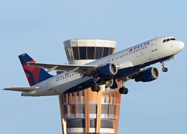 Airbus A320 (N337NW)