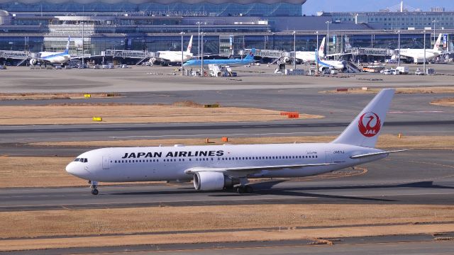 BOEING 767-300 (JA611J)