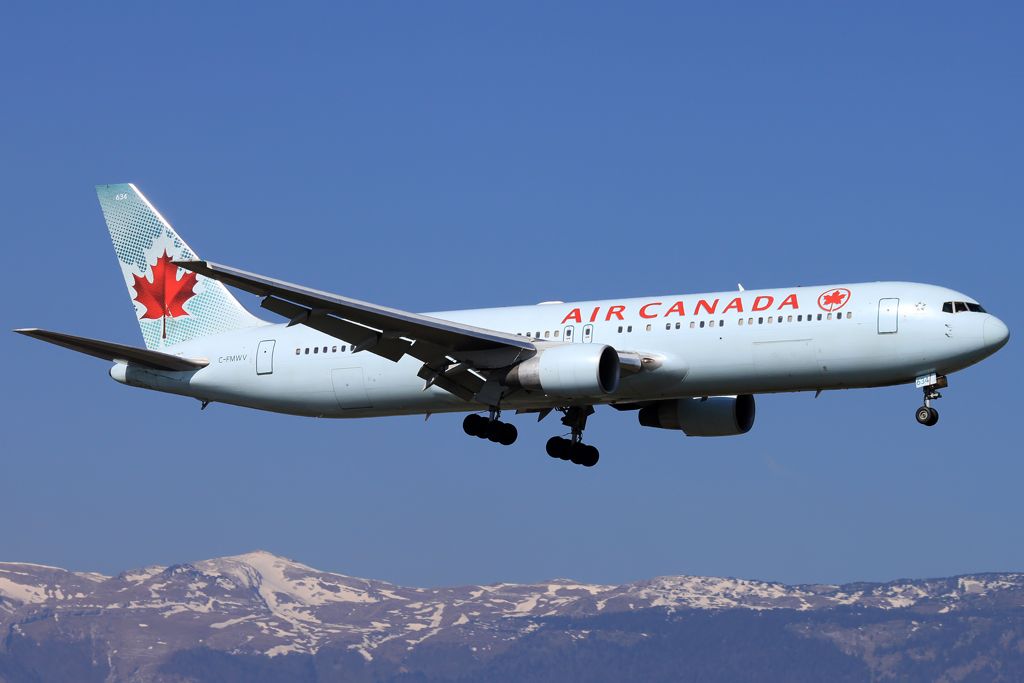 BOEING 767-300 (C-FMWV)