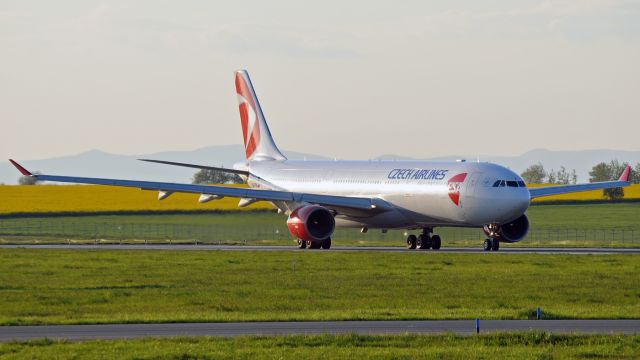 Airbus A330-300 (OK-YBA)