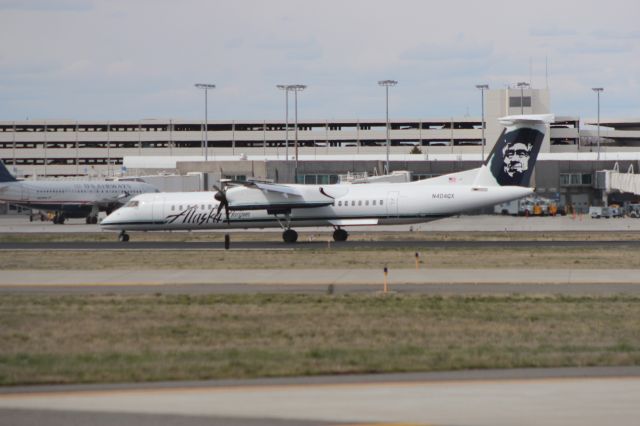 de Havilland Dash 8-400 (N404QX)