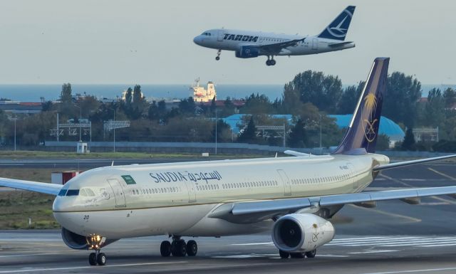 Airbus A330-300 (HZ-AQ20)