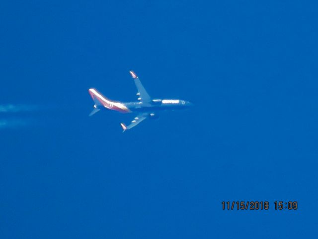 Boeing 737-800 (N8303R)