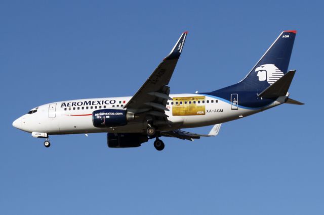 Boeing 737-700 (XA-AGM) - Dec. 24, 2011
