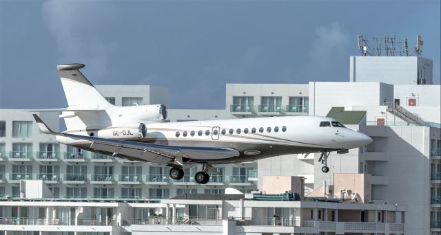 Dassault Falcon 7X (SE-DJL) - Flight JET2 Dassault Falcon 7X SE-DJL making her entrance into St Maarten.