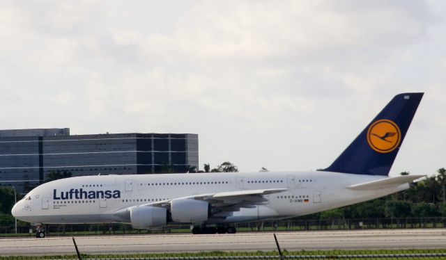 Airbus A380-800 (D-AIMB)