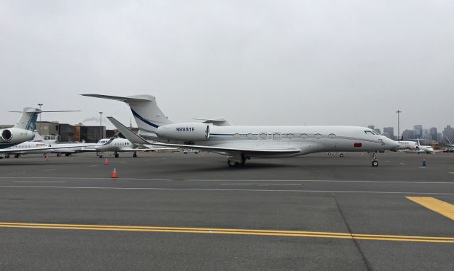 Gulfstream Aerospace Gulfstream G650 (N899YF) - Yankeee Foxtrot on the SFS ramp