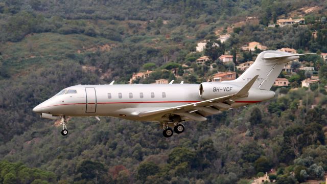 Canadair Challenger 350 (9H-VCF)