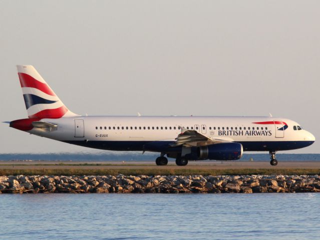 Airbus A320 (G-EUUX)