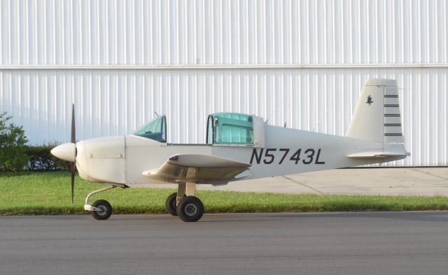 Grumman Tr2 (N5743L)