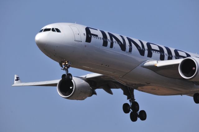 Airbus A330-300 —
