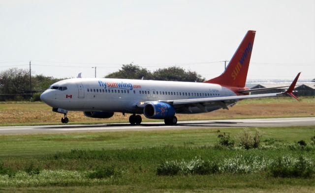 Boeing 737-800 (C-GFEH)