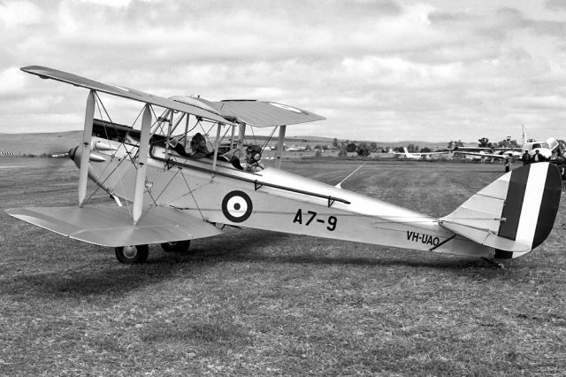 VH-UAO — - DE HAVILLAND DH-60X MOTH - REG VH-UAO / A7-9 (CN 613) - JAMESTOWN AIRPORT SA. AUASTRALIA - YJST 6/10/1991
