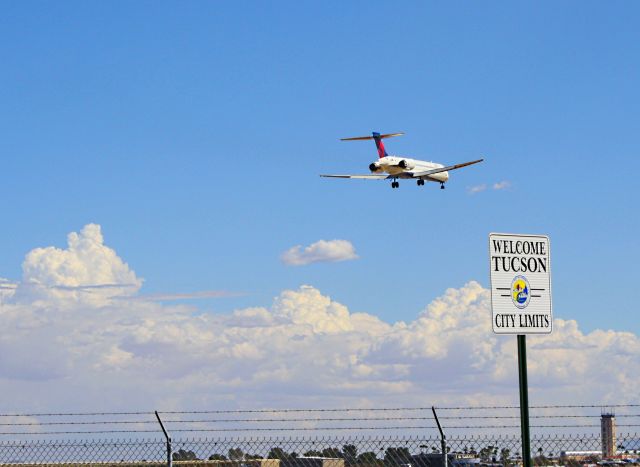 McDonnell Douglas MD-90 —