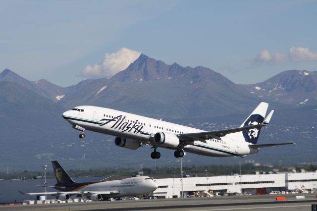 Boeing 737-900 (N413AS)