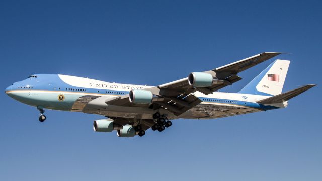 Boeing 747-200 (92-9000)