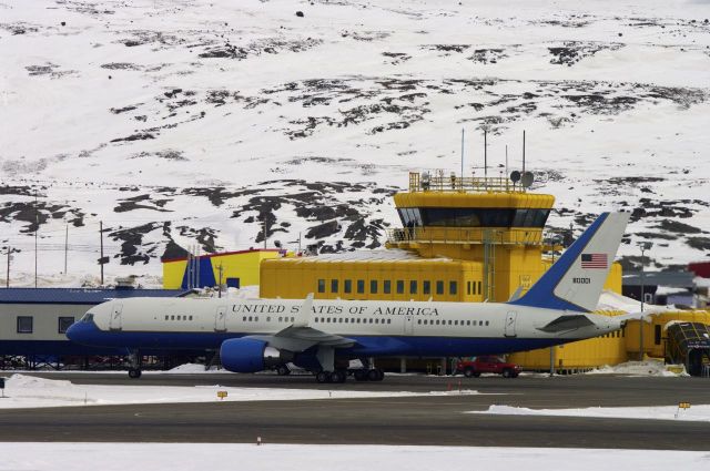 N80001 — - US Air Force flight just landed in Iqaluit, Nunavut for the Arctic Council Meetings Boeing C-32 is a military passenger transportation plane