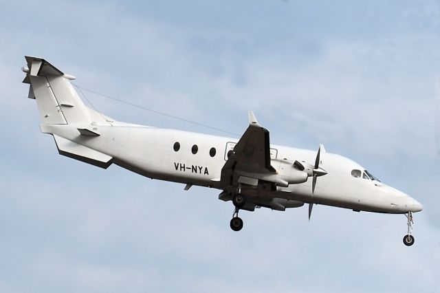 Beechcraft 1900 (VH-NYA) - Beech 1900D sn  UE 4. VH-NYA  final rwy 24 YPPH 25 April 2022