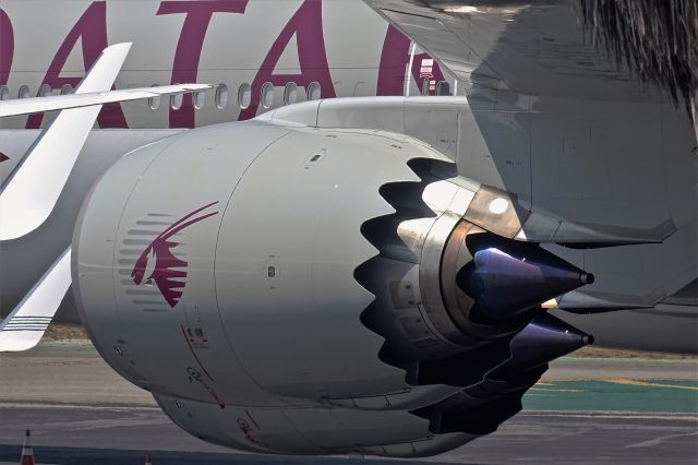 BOEING 747-8 (A7-HHE)