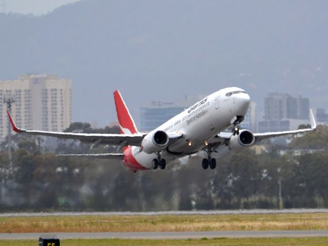 Boeing 737-800 (VH-VXG) - Getting airborne off runway 23. Friday 5th October 2012.