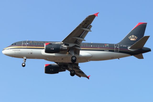 Airbus A319 (JY-AYC) - 21/08/2021:  Flight from Amman, Jordan, with 0h24m duration, on final to runway 12.