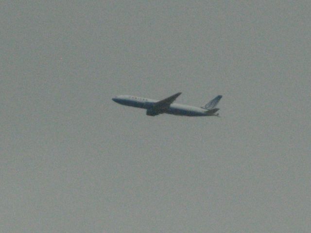 Boeing 777-200 —